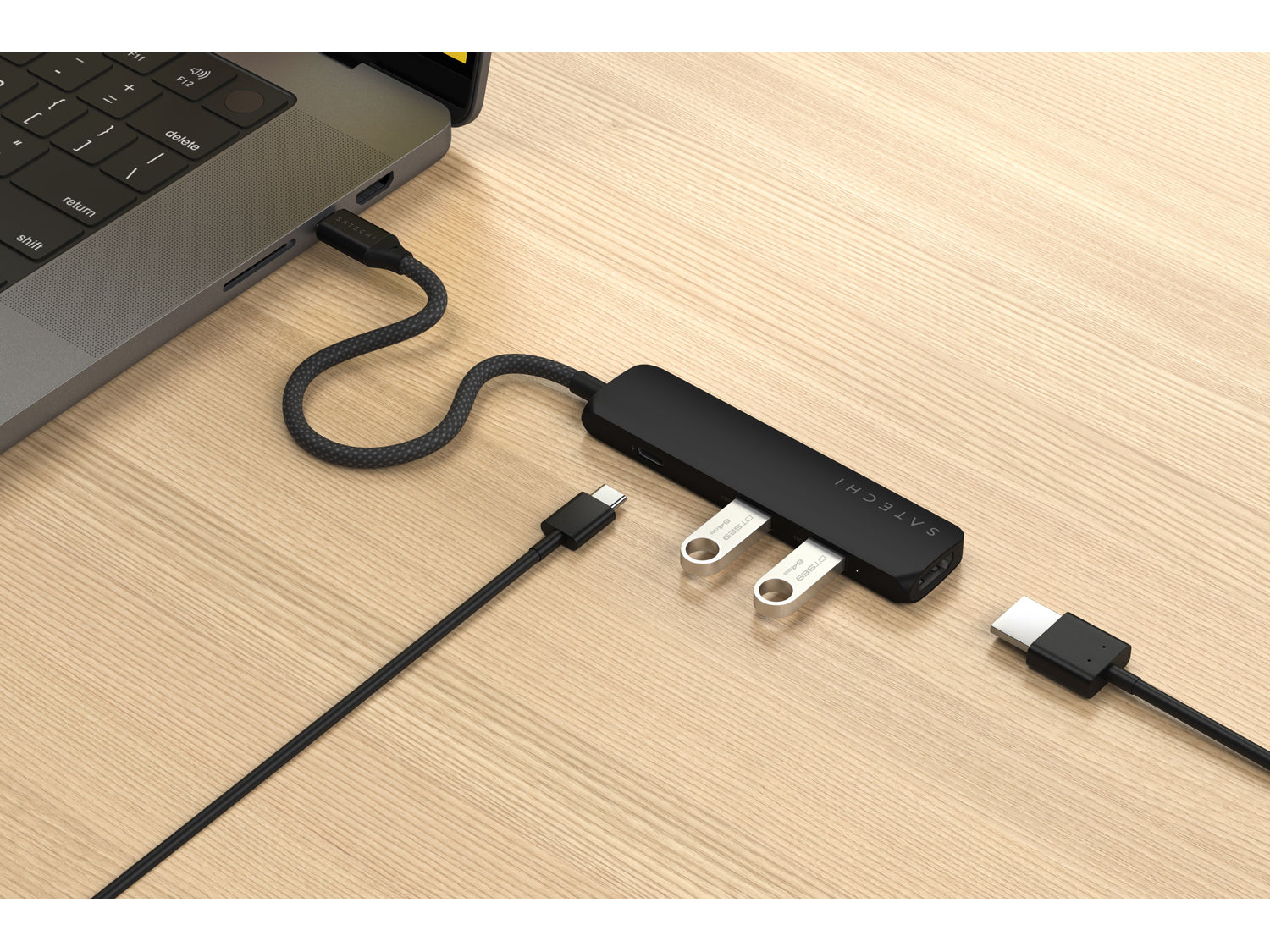 Satechi 4-in-1 USB-C Slim Multiport Adapter 4K - Black