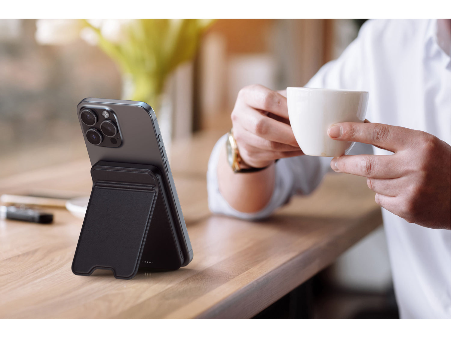 Satechi Qi2 5K Magnetic Power Bank with Stand - Black