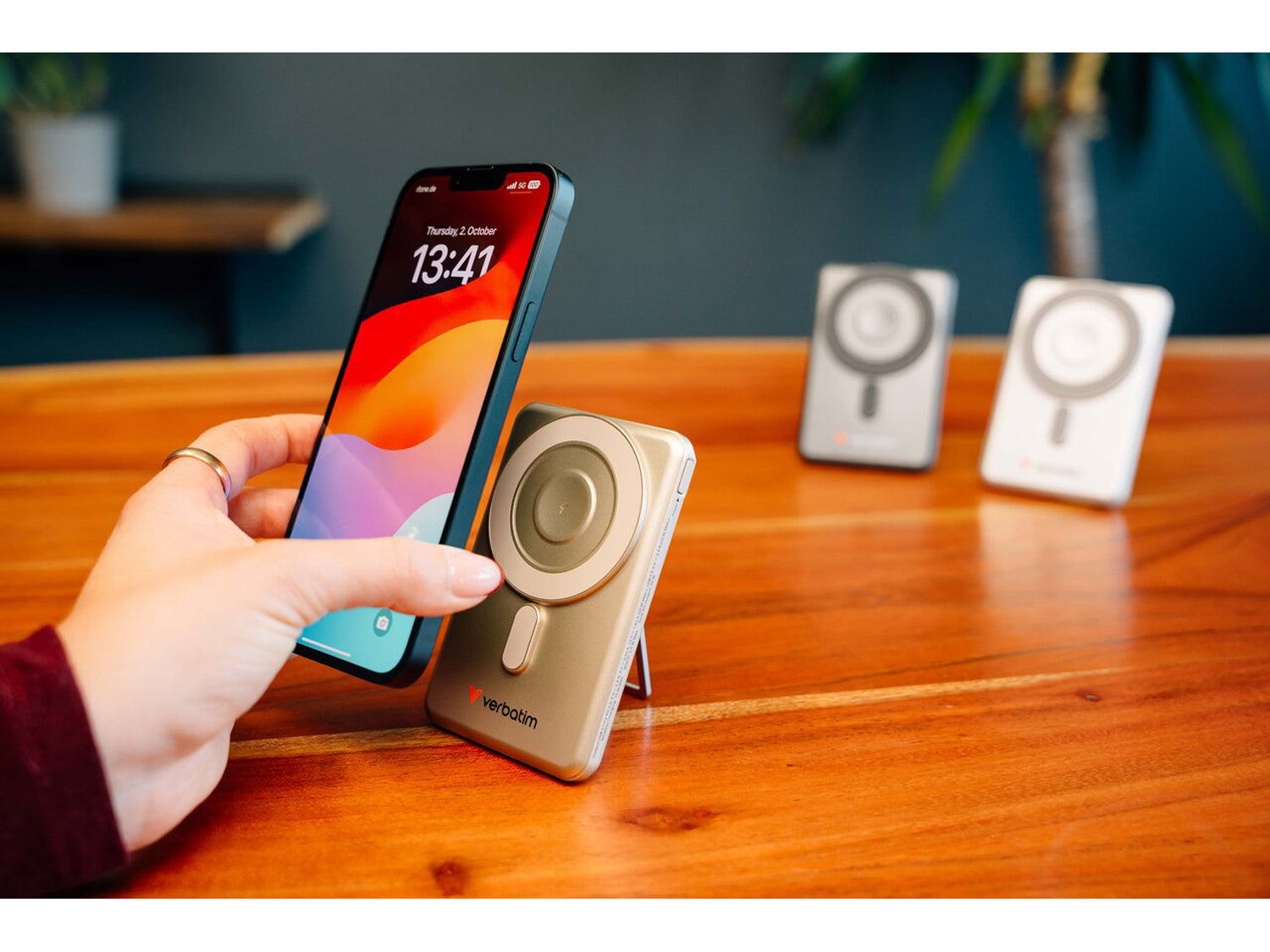 Verbatim Charge 'n' Go Two Cable Magnetic Wireless Charging 5,000mAh - Gold